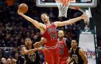 Los hermanos Gasol caen e Ibaka le gana en su duelo con Ricky Rubio