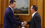 Baldoví bromea con el Rey antes de reunirse ambos en cuarto día de consultas