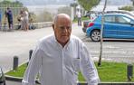 Amancio Ortega acude al tanatorio de A Coru&ntilde;a donde se vela a Rosal&iacute;a Mera