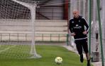 Nauzet Pérez, con un balón, en la sesión de ayer en las instalaciones de Tajonar.