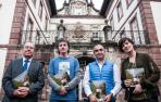 Virgilio Sagüés, Joseba Otondo,  Iñaki Martínez de Vírgala y Sara Sánchez delante del Palacio de Arizkunea.