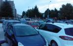 Decenas de quejas en Burlada al ver bloqueados sus coches tras aparcar