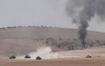 Una veintena de tanques turcos cruzan la frontera siria para combatir al EI