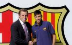 Sandro Rosell y Neymar, el día de su presentación.