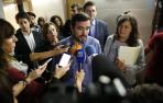 El portavoz adjunto de Unidos Podemos, Alberto Garzón (c).