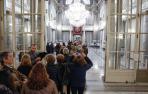 Largas colas para entrar en el Salón de Cristal del Ayuntamiento de Valencia para firmar en los libros de condolencias de Barberá.