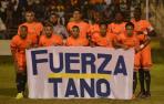 Un club dominicano le dedica su partido a Tano