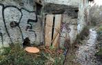 Los tablones que cubrían los accesos a la casa de Curtidores han sido desencajados