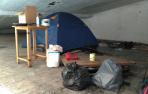 Vivir acampados bajo la rampa de un garaje en Pamplona