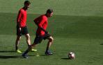 Osasuna y Sporting rivalizan sus males