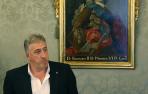 Asiron tiene que firmar bajo el retrato de un rey que mandó retirar del Ayuntamiento
