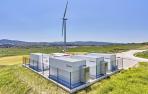Acciona estrena la primera planta híbrida de almacenamiento de energía eólica en baterías