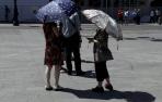 El consejero de Madrid pide a los niños que hagan abanicos de papel contra el calor