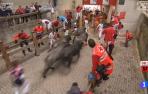 Angustia en la entrada de la plaza con unos veloces Miura