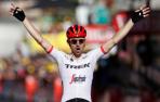 Froome salva un susto y conserva el amarillo el día que ganó Mollema