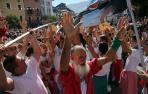 El buen tiempo animó a las peñas a mostrar su anhelo de diversión en los minutos posteriores al estallido del cohete.