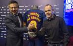 Iniesta renueva "de por vida" con el Barça