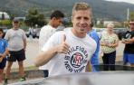 Muniain saluda.
