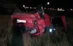 Una persona herida tras volcar su coche en Sarasa