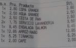 Le cobran en un restaurante un extra de 3,50 euros por ponerle un mantel en la mesa