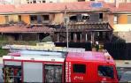 Sofocado el incendio que ha afectado a varios chalés en Tafalla
