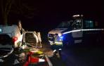 Una conductora, trasladada inconsciente al CHN tras una salida de vía y vuelco del coche