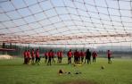 Los jugadores de Osasuna, durante una sesión matinal de entrenamiento en Tajonar.