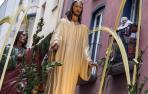 Cientos de pamploneses llenan las calles el Domingo de Ramos