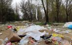 Las comidas del Ángel llenan otra vez de basura la orilla del Ebro en Tudela