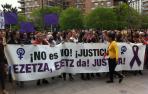 Concentración de este viernes ante el Palacio de Justicia de Pamplona. ÍÑIGO GONZÁLEZ