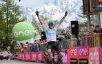 Froome firma una etapa histórica y es el nuevo líder