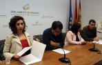 Los críticos se acogen al reglamento para eliminar a Podemos del Parlamento