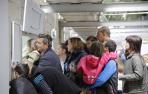 Cientos de familias se acercaron ayer hasta los Corralillos del Gas.