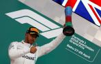 Hamilton gana en Bakú tras un pinchazo de Bottas