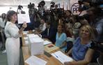Sáenz de Santamaría gana la primera vuelta del PP y pasa el corte con Casado