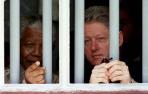Posponen la subasta para pasar una noche en la celda de Mandela tras las críticas