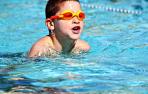 Rescatada una niña de 9 años del fondo de una piscina en Tudela