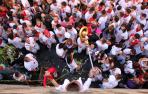Una 'Sanfermina' preside un multitudinario 'Encierro de la villavesa'
