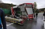 Cinco bomberos heridos al volcar el camión en el que iban a apagar un incendio