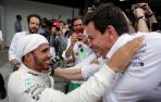 Hamilton gana como campeón y le da el título a Mercedes