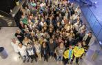 Foto de familia de los deportistas, técnicos y árbitros-jueces presentes en el acto de ayer en el Navarra Arena, junto a las autoridades y a Miguel Indurán (pte. honor de la Fundación).