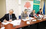 Juan Francisco Corona (presidente del Instituto de Empresa Familiar), Alfonso Carlosena (rector de la UPNA), Francisco Esparza (presidente de ADEFAN) y Juan María Ayechu (director del área de empresas de Caja Rural de Navarra).