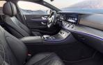 El interior de un coche.