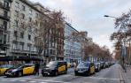 Los taxistas de Barcelona mantienen el paro y el bloqueo de la Gran Via