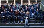 Miembros de Musika Industriaren Elkartea posaron ayer, al comienzo de la reunión en la Sala Zentral de Pamplona, con interesados en conocer la asociación.