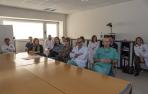 Un momento de la asamblea de médicos celebrada este viernes en el hospital García Orcoyen de Estella.