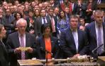 El Parlamento británico rechaza el acuerdo de May y asume el control del Brexit