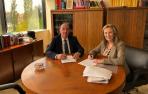 Marino Barasoain e Izaskun Goñi, en la firma del convenio de Gobierno de Navarra y la Fundación Navarra para la Excelencia