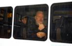 Julian Assange, detenido por la Policía en la Embajada de Ecuador en Londres