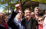 Casado, junto a Núñez Feijóo, en la romería de O Pino (A Coruña).